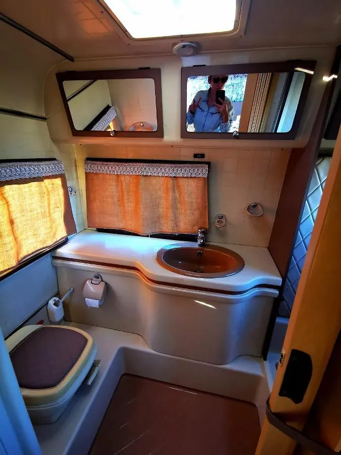 Οργανωμένο κάμπινγκ Rent A Blueclassics 'S Campervan Le Voyageur In Algarve Au Portugal Portimão